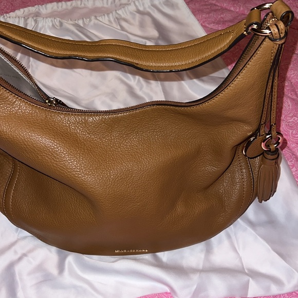 Michael Kors - “Lydia” hobo in Acorn/ soft tan/brown Questions just ask - Picture 9 of 13